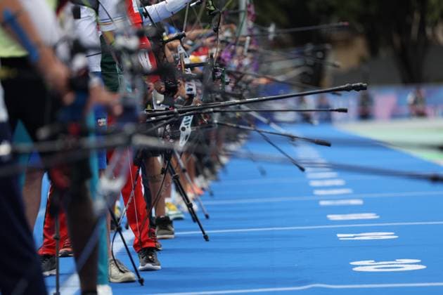 Sport Themen der Woche KW30 Sport Bilder des Tages Athletes take part in the men s qualification phase of the archery event within the 2024 Olympic Games, Olympische Spiele, Olympia, OS in Paris, 25 July 2024. Olympic Archery !ACHTUNG: NUR REDAKTIONELLE NUTZUNG!  Copyright: xSashenkaxGutiérrezx GRAF2977 20240725-55014239975_1