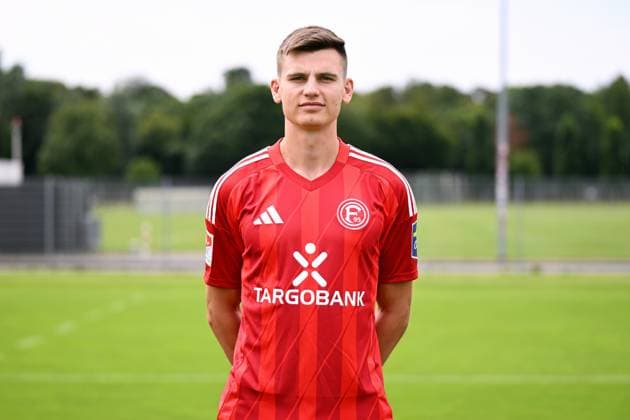 Yannik Engelhardt; Fortuna Düsseldorf; 2.BL, Porträttermin 2024 2025