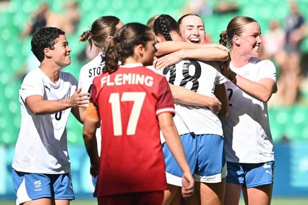 Football JO Paris 2024 PHOTOPQR LE PROGRES Rémy PERRIN - Saint-Étienne 25 07 2024 - Football JO Paris 2024 -Match de football Jeux Olympiques Paris 2024 Ici au stade Geoffroy Guichard de Saint-Etienne (Loire) Match féminin Canada VS Nouvelle-Zélande Ouverture du score pour la Nouvelle Zelande 1-0 - The Paris 2024 Summer Olympic Games, Olympische Spiele, Olympia, OS (Jul 26-Aug 11, 2024). July 25 2024 Canada VS Nouvelle-Zélande