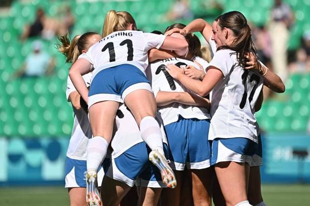 Football JO Paris 2024 PHOTOPQR LE PROGRES Rémy PERRIN - Saint-Étienne 25 07 2024 - Football JO Paris 2024 -Match de football Jeux Olympiques Paris 2024 Ici au stade Geoffroy Guichard de Saint-Etienne (Loire) Match féminin Canada VS Nouvelle-Zélande Ouverture du score pour la Nouvelle Zelande 1-0 - The Paris 2024 Summer Olympic Games, Olympische Spiele, Olympia, OS (Jul 26-Aug 11, 2024). July 25 2024 Canada VS Nouvelle-Zélande