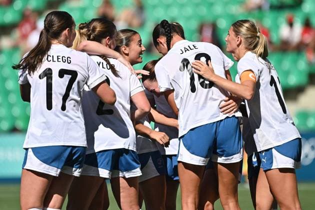 Football JO Paris 2024 PHOTOPQR LE PROGRES Rémy PERRIN - Saint-Étienne 25 07 2024 - Football JO Paris 2024 -Match de football Jeux Olympiques Paris 2024 Ici au stade Geoffroy Guichard de Saint-Etienne (Loire) Match féminin Canada VS Nouvelle-Zélande Ouverture du score pour la Nouvelle Zelande 1-0 - The Paris 2024 Summer Olympic Games, Olympische Spiele, Olympia, OS (Jul 26-Aug 11, 2024). July 25 2024 Canada VS Nouvelle-Zélande