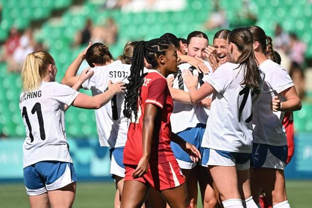 Football JO Paris 2024 PHOTOPQR LE PROGRES Rémy PERRIN - Saint-Étienne 25 07 2024 - Football JO Paris 2024 -Match de football Jeux Olympiques Paris 2024 Ici au stade Geoffroy Guichard de Saint-Etienne (Loire) Match féminin Canada VS Nouvelle-Zélande Ouverture du score pour la Nouvelle Zelande 1-0 - The Paris 2024 Summer Olympic Games, Olympische Spiele, Olympia, OS (Jul 26-Aug 11, 2024). July 25 2024 Canada VS Nouvelle-Zélande