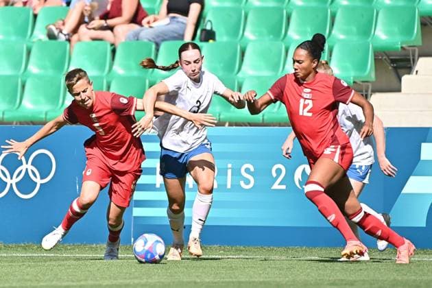 Football JO Paris 2024 PHOTOPQR LE PROGRES Rémy PERRIN - Saint-Étienne 25 07 2024 - Football JO Paris 2024 -Match de football Jeux Olympiques Paris 2024 Ici au stade Geoffroy Guichard de Saint-Etienne (Loire) Match féminin Canada VS Nouvelle-Zélande Ambiance match et stade - The Paris 2024 Summer Olympic Games, Olympische Spiele, Olympia, OS (Jul 26-Aug 11, 2024). July 25 2024 Canada VS Nouvelle-Zélande