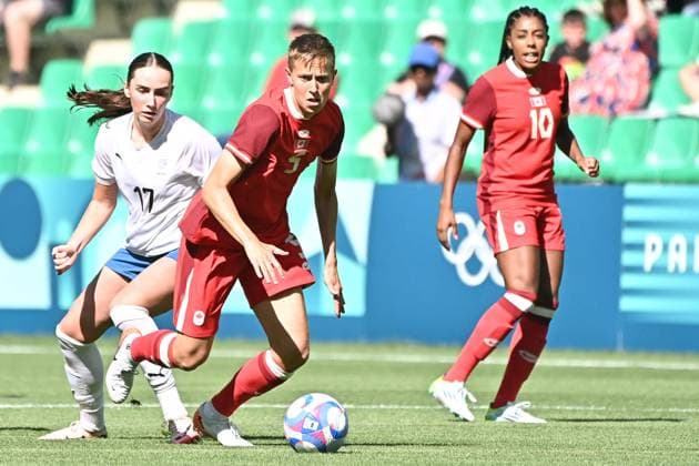 Football JO Paris 2024 PHOTOPQR LE PROGRES Rémy PERRIN - Saint-Étienne 25 07 2024 - Football JO Paris 2024 -Match de football Jeux Olympiques Paris 2024 Ici au stade Geoffroy Guichard de Saint-Etienne (Loire) Match féminin Canada VS Nouvelle-Zélande Ambiance match et stade - The Paris 2024 Summer Olympic Games, Olympische Spiele, Olympia, OS (Jul 26-Aug 11, 2024). July 25 2024 Canada VS Nouvelle-Zélande