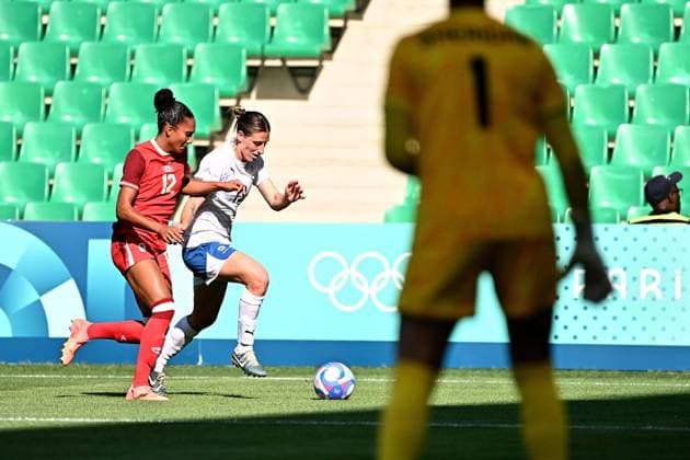 Football JO Paris 2024 JEUX OLYMPICS PARIS 2024 PHOTOPQR LE PROGRES Rémy PERRIN - Saint-Étienne 25 07 2024 - Football JO Paris 2024 -Match de football Jeux Olympiques Paris 2024 Ici au stade Geoffroy Guichard de Saint-Etienne (Loire) Match féminin Canada VS Nouvelle-Zélande Ambiance match et stade - The Paris 2024 Summer Olympic Games, Olympische Spiele, Olympia, OS (Jul 26-Aug 11, 2024).