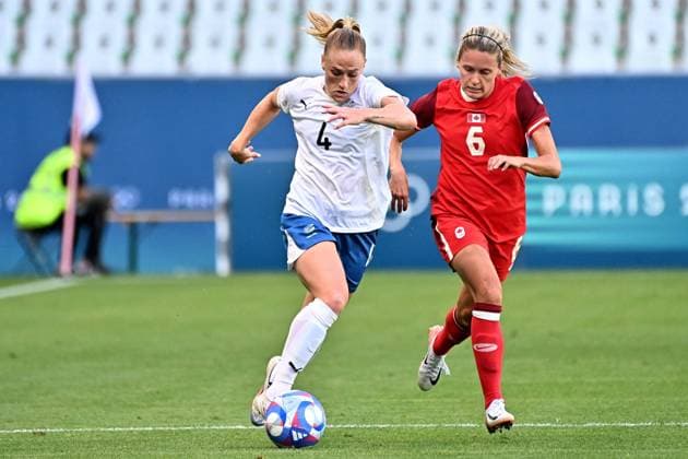 Football JO Paris 2024 JEUX OLYMPICS PARIS 2024 PHOTOPQR LE PROGRES Rémy PERRIN - Saint-Étienne 25 07 2024 - Football JO Paris 2024 -Match de football Jeux Olympiques Paris 2024 Ici au stade Geoffroy Guichard de Saint-Etienne (Loire) Match féminin Canada VS Nouvelle-Zélande Ambiance match et stade - The Paris 2024 Summer Olympic Games, Olympische Spiele, Olympia, OS (Jul 26-Aug 11, 2024).
