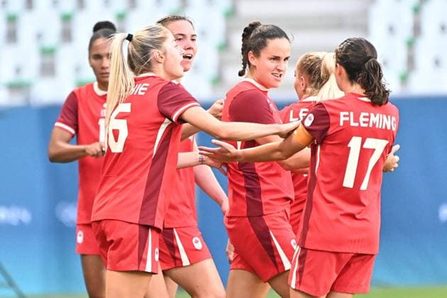 Football JO Paris 2024 JEUX OLYMPICS PARIS 2024 PHOTOPQR LE PROGRES Rémy PERRIN - Saint-Étienne 25 07 2024 - Football JO Paris 2024 -Match de football Jeux Olympiques Paris 2024 Ici au stade Geoffroy Guichard de Saint-Etienne (Loire) Match féminin Canada VS Nouvelle-Zélande But de la numéro 4 Viens. 2-1 pour le Canada - The Paris 2024 Summer Olympic Games, Olympische Spiele, Olympia, OS (Jul 26-Aug 11, 2024).