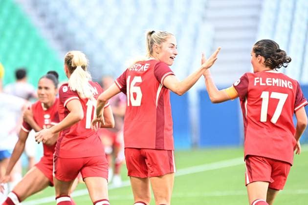 Football JO Paris 2024 JEUX OLYMPICS PARIS 2024 PHOTOPQR LE PROGRES Rémy PERRIN - Saint-Étienne 25 07 2024 - Football JO Paris 2024 -Match de football Jeux Olympiques Paris 2024 Ici au stade Geoffroy Guichard de Saint-Etienne (Loire) Match féminin Canada VS Nouvelle-Zélande But de la numéro 4 Viens. 2-1 pour le Canada - The Paris 2024 Summer Olympic Games, Olympische Spiele, Olympia, OS (Jul 26-Aug 11, 2024).