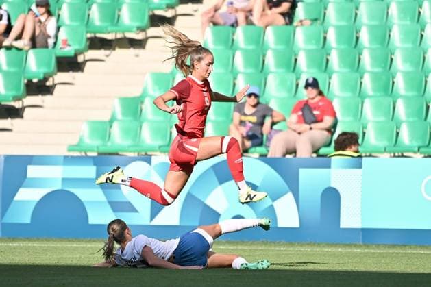 Football JO Paris 2024 JEUX OLYMPICS PARIS 2024 PHOTOPQR LE PROGRES Rémy PERRIN - Saint-Étienne 25 07 2024 - Football JO Paris 2024 -Match de football Jeux Olympiques Paris 2024 Ici au stade Geoffroy Guichard de Saint-Etienne (Loire) Match féminin Canada VS Nouvelle-Zélande Ambiance match - The Paris 2024 Summer Olympic Games, Olympische Spiele, Olympia, OS (Jul 26-Aug 11, 2024).