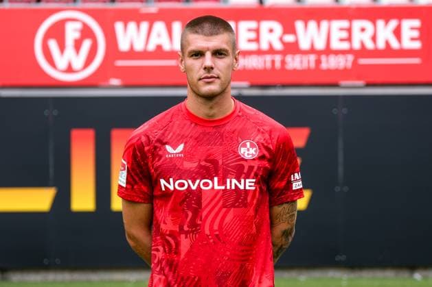 Erik Wekesser (1. FC Kaiserslautern, 13), GER, 1. FC Kaiserslautern, 2. Bundesliga, Portraettermin 2024 2025, 25.07.2024. GER, 1. FC Kaiserslautern, 2. Bundesliga, Portraettermin 2024 2025, 25.07.2024. Kaiserslautern