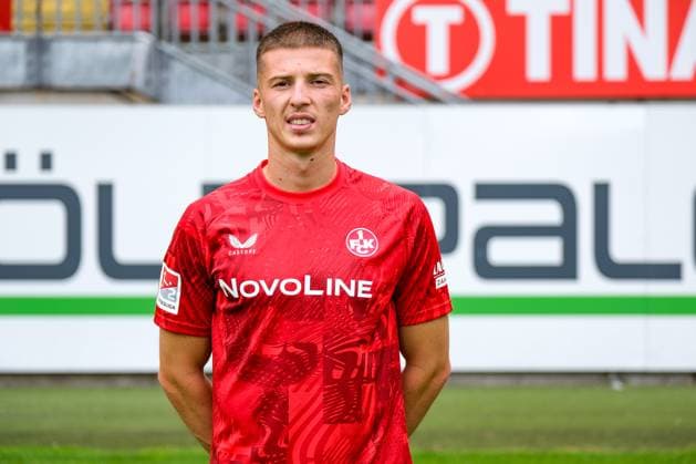 Tobias Raschl (1. FC Kaiserslautern, 20), GER, 1. FC Kaiserslautern, 2. Bundesliga, Portraettermin 2024 2025, 25.07.2024. GER, 1. FC Kaiserslautern, 2. Bundesliga, Portraettermin 2024 2025, 25.07.2024. Kaiserslautern
