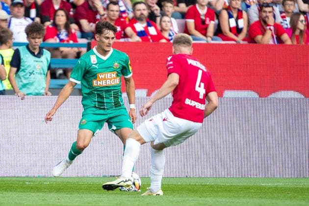 SOCCER - UEFA EL, Krakow vs Rapid KRAKOW,POLAND,25.JUL.24 - SOCCER - UEFA Europa League, qualification, Wisla Krakow vs SK Rapid Wien. Image shows Moritz Oswald (Rapid) and Rafal Mikulec (Krakow).  GEPAxpictures xPhilippxBrem