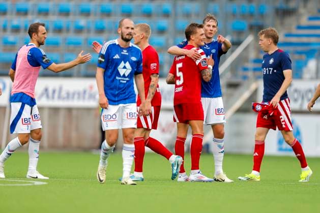 UEFA Europa League Qualification 2nd Round Molde Silkeborg Molde 20240725 Molde took the victory and thanked Silkeborg for the match in the Europa League qualifying football match between Molde and Silkeborg at Aker Stadion Photo Svein Ove Ekornesvag NTB Molde Norway EDITORIAL USE ONLY RESTRICTED USE FOR BETTING COMPANIES  Copyright: xSveinxOvexEkornesvagx xNTBx