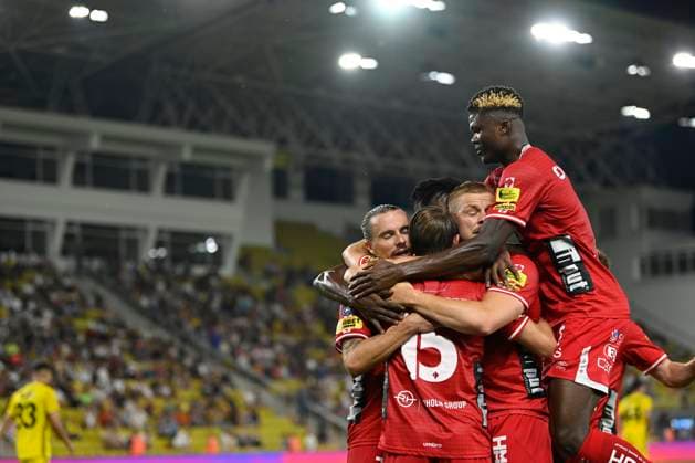 240725 Simon Hedlund of Elfsborg celebrates with teammates after the 0-1 goal during the UEFA Europa League qualification match between Sheriff Tiraspol and Elfsborg on July 25, 2024 in Tiraspol. Photo: Alex Nicodim BILDBYRAN COP 282 AN0008 fotboll football soccer fotball uefa europa league sheriff tiraspol elfsborg bbeng qualification jubel Copyright: ALEXxNICODIM BB240725ZH025
