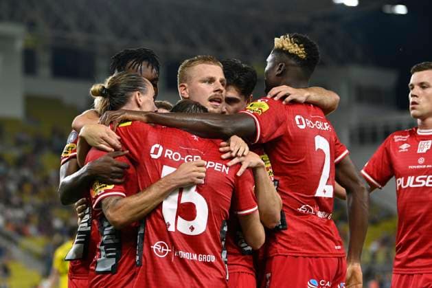 240725 Simon Hedlund of Elfsborg celebrates with teammates after the 0-1 goal during the UEFA Europa League qualification match between Sheriff Tiraspol and Elfsborg on July 25, 2024 in Tiraspol. Photo: Alex Nicodim BILDBYRAN COP 282 AN0008 fotboll football soccer fotball uefa europa league sheriff tiraspol elfsborg bbeng qualification jubel Copyright: ALEXxNICODIM BB240725ZM031