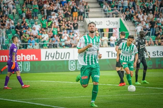 Fußball: FC St. Gallen 1879 vs. FC TOBOL KOSTANAY - 2. Qualifikationsrunde UEFA Conference League - Kybunpark St. Gallen, Schweiz: Tor und Torjubel mit Geste durch St. Gallens Mihailo Stevanovic zum 1:1 Ausgleich St. Gallen Kybunpark Kanton St. Gallen Schweiz Copyright: xJoeranxSteinsiekx