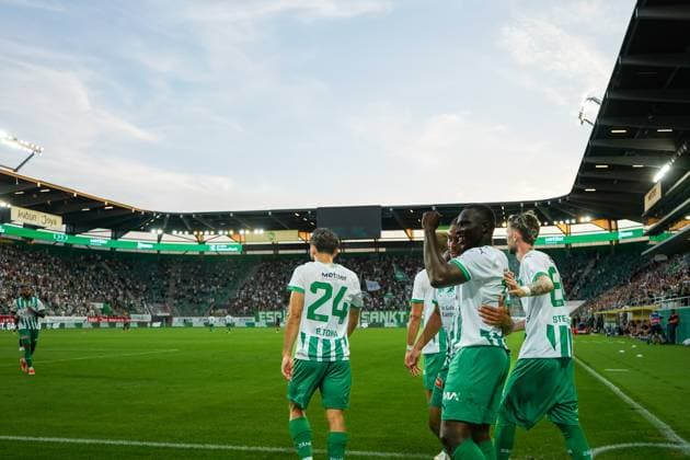 Fußball: FC St. Gallen 1879 vs. FC TOBOL KOSTANAY - 2. Qualifikationsrunde UEFA Conference League - Kybunpark St. Gallen, Schweiz: Tor und Torjubel durch St. Gallens Chadrac Akolo zur 2:1 Führung. St. Gallen Kybunpark Kanton St. Gallen Schweiz Copyright: xJoeranxSteinsiekx
