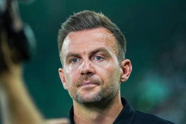Fußball: FC St. Gallen 1879 vs. FC TOBOL KOSTANAY - 2. Qualifikationsrunde UEFA Conference League - Kybunpark St. Gallen, Schweiz: St. Gallens Trainer Enrico Maassen St. Gallen Kybunpark Kanton St. Gallen Schweiz Copyright: xJoeranxSteinsiekx
