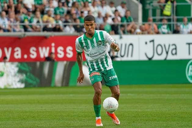 Fußball: FC St. Gallen 1879 vs. FC TOBOL KOSTANAY - 2. Qualifikationsrunde UEFA Conference League - Kybunpark St. Gallen, Schweiz: St. Gallens Chima Okoroji St. Gallen Kybunpark Kanton St. Gallen Schweiz Copyright: xJoeranxSteinsiekx