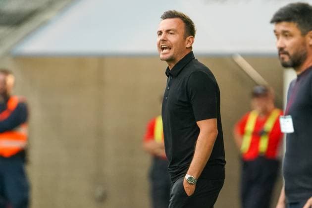 Fußball: FC St. Gallen 1879 vs. FC TOBOL KOSTANAY - 2. Qualifikationsrunde UEFA Conference League - Kybunpark St. Gallen, Schweiz: St. Gallens Trainer Enrico Maassen St. Gallen Kybunpark Kanton St. Gallen Schweiz Copyright: xJoeranxSteinsiekx