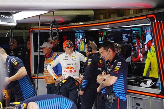 Formula 1 Rolex Belgian Grand Prix 2024 26.07.2024, Circuit de Spa-Francorchamps, Spa-Francorchhamps, Formula 1 Rolex Belgian Grand Prix 2024 , im Bild Max Verstappen (NLD), Oracle Red Bull Racing mit seinem Ingenieur Gianpiero Lamniase (Red Bull Racing)