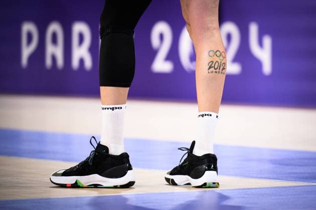 27.07.2024, Paris, Arena Paris Süd Volleyball, Olympische Spiele, Vorrunde, Deutschland (GER) vs. Japan (JPN) Tattoo London 2012 von Georg Grozer ( 9 GER)