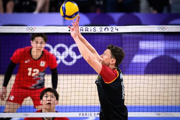 27.07.2024, Paris, Arena Paris Süd Volleyball, Olympische Spiele, Vorrunde, Deutschland (GER) vs. Japan (JPN) Zuspiel Lukas Kampa ( 11 GER)