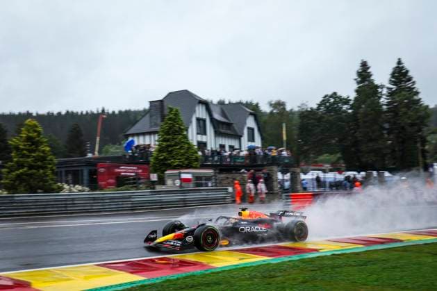 01 VERSTAPPEN Max (nld), Red Bull Racing RB20, action during the Formula 1 Rolex Belgian Grand Prix 2024, 14th round of the 2024 Formula One World Championship, WM, Weltmeisterschaft from July 26 to 28, 2024 on the Circuit de Spa-Francorchamps, in Stavelot, Belgium - F1 - BELGIAN GRAND PRIX 2024 DPPI Panoramic  240727_R14_BELGIO_DP_FG0O4291