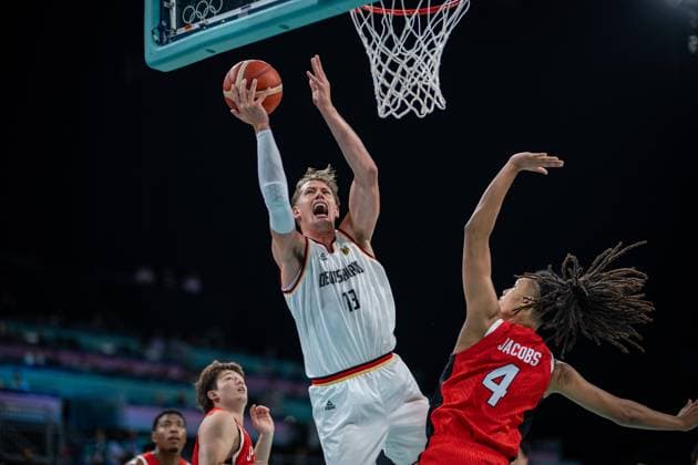 Sport Themen der Woche KW30 Olympische Spiele Paris 2024 Basketball Lille 27.07.2024 Vorrunde Deutschland (GER) - Japan (JPN) Moritz Wagner (Deutschland, No.13) AKIRA JACOBS (Japan, No.04) *** Olympic Games Paris 2024 Basketball Lille 27 07 2024 Preliminary round Germany GER Japan JPN Moritz Wagner Germany, No 13 AKIRA JACOBS Japan, No 04