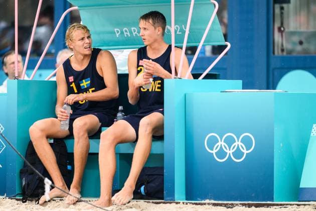 240727 David Ahman and Jonatan Hellvig of Sweden during the Beach volleyball, Beachvolleyball match between Sweden and Australia during day 1 of the Paris 2024 Olympic Games, Olympische Spiele, Olympia, OS on July 27, 2024 in Paris. Photo: Ludvig Thunman BILDBYRAN kod LT LT0644 beachvolleyboll beach volleyball sandvolleyball olympic games olympics os ol olympiska spel olympiske leker paris 2024 paris-os paris-ol 1 bbeng Copyright: LUDVIGxTHUNMAN BB240727LT082