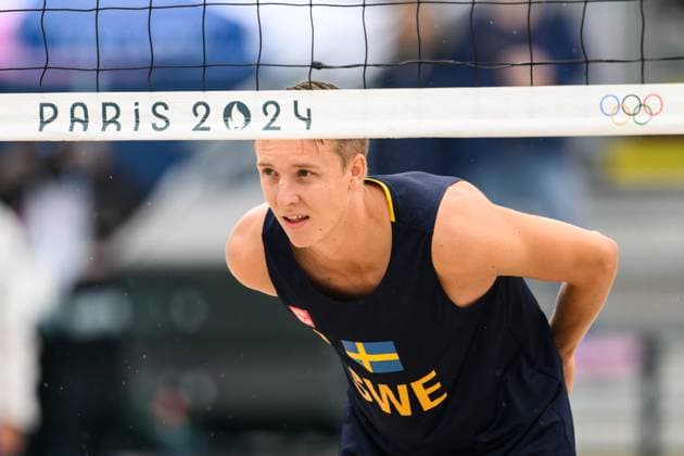 240727 Jonatan Hellvig of Sweden during the Beach volleyball, Beachvolleyball match between Sweden and Australia during day 1 of the Paris 2024 Olympic Games, Olympische Spiele, Olympia, OS on July 27, 2024 in Paris. Photo: Ludvig Thunman BILDBYRAN kod LT LT0644 beachvolleyboll beach volleyball sandvolleyball olympic games olympics os ol olympiska spel olympiske leker paris 2024 paris-os paris-ol 1 bbeng Copyright: LUDVIGxTHUNMAN BB240727LT085