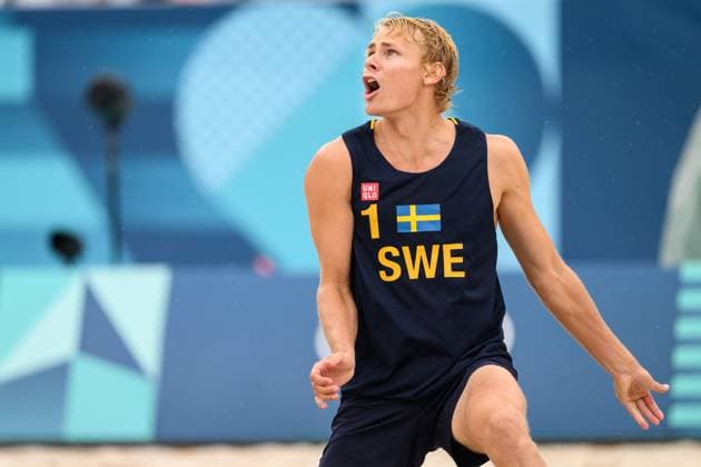 240727 David Ahman of Sweden during the Beach volleyball, Beachvolleyball match between Sweden and Australia during day 1 of the Paris 2024 Olympic Games, Olympische Spiele, Olympia, OS on July 27, 2024 in Paris. Photo: Ludvig Thunman BILDBYRAN kod LT LT0644 beachvolleyboll beach volleyball sandvolleyball olympic games olympics os ol olympiska spel olympiske leker paris 2024 paris-os paris-ol 1 bbeng Copyright: LUDVIGxTHUNMAN BB240727LT086