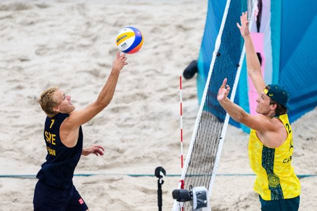 240727 David Ahman of Sweden and Mark Nicolaidis of Australia during the Beach volleyball, Beachvolleyball match between Sweden and Australia during day 1 of the Paris 2024 Olympic Games, Olympische Spiele, Olympia, OS on July 27, 2024 in Paris. Photo: Ludvig Thunman BILDBYRAN kod LT LT0644 beachvolleyboll beach volleyball sandvolleyball olympic games olympics os ol olympiska spel olympiske leker paris 2024 paris-os paris-ol 1 bbeng Copyright: LUDVIGxTHUNMAN BB240727LT088
