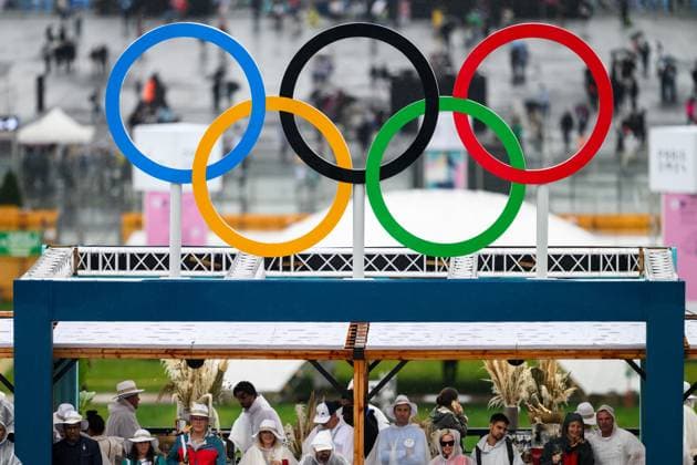 240727 Olympic rings at Champ-de-Mars during the Beach volleyball, Beachvolleyball match between Sweden and Australia during day 1 of the Paris 2024 Olympic Games, Olympische Spiele, Olympia, OS on July 27, 2024 in Paris. Photo: Ludvig Thunman BILDBYRAN kod LT LT0644 beachvolleyboll beach volleyball sandvolleyball olympic games olympics os ol olympiska spel olympiske leker paris 2024 paris-os paris-ol 1 bbeng genre Copyright: LUDVIGxTHUNMAN BB240727LT095