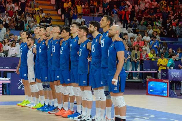 italy National Anthem during Men s volleyball - Italy vs Brazil, Olympic Games, Olympische Spiele, Olympia, OS Paris 2024 in Paris, France, July 27 2024  Copyright: xPasqualexGolia IPAxSportx xipa-ax xx IPA_48309296 IPA_Agency_IPA48309296