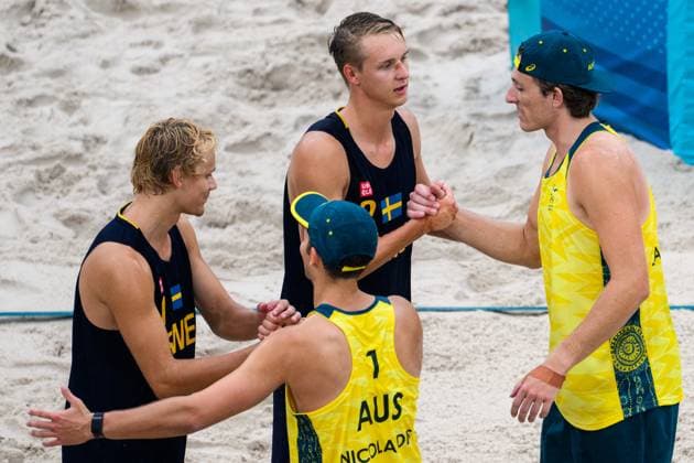 240727 David Ahman, Jonatan Hellvig of Sweden, Mark Nicolaidis and Isaac Carracher of Australia after the Beach volleyball, Beachvolleyball match between Sweden and Australia during day 1 of the Paris 2024 Olympic Games, Olympische Spiele, Olympia, OS on July 27, 2024 in Paris. Photo: Ludvig Thunman BILDBYRAN kod LT LT0644 beachvolleyboll beach volleyball sandvolleyball olympic games olympics os ol olympiska spel olympiske leker paris 2024 paris-os paris-ol 1 bbeng genre Copyright: LUDVIGxTHUNMAN BB240727LT096