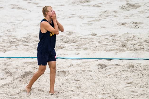 240727 David Ahman of Sweden during the Beach volleyball, Beachvolleyball match between Sweden and Australia during day 1 of the Paris 2024 Olympic Games, Olympische Spiele, Olympia, OS on July 27, 2024 in Paris. Photo: Ludvig Thunman BILDBYRAN kod LT LT0644 beachvolleyboll beach volleyball sandvolleyball olympic games olympics os ol olympiska spel olympiske leker paris 2024 paris-os paris-ol 1 bbeng genre Copyright: LUDVIGxTHUNMAN BB240727LT097