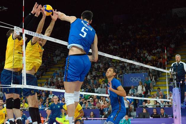 Alessandro Michieletto (Italy) in action during Men s volleyball - Italy vs Brazil, Olympic Games, Olympische Spiele, Olympia, OS Paris 2024 in Paris, France, July 27 2024  Copyright: xPasqualexGolia IPAxSportx xipa-ax xx IPA_48309388 IPA_Agency_IPA48309388