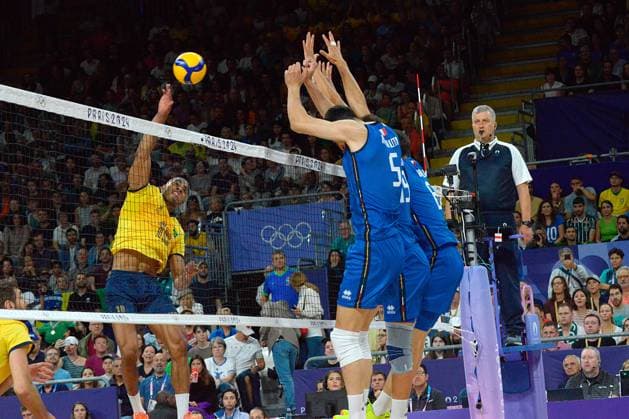 Leal (Brazil) in action during Men s volleyball - Italy vs Brazil, Olympic Games, Olympische Spiele, Olympia, OS Paris 2024 in Paris, France, July 27 2024  Copyright: xPasqualexGolia IPAxSportx xipa-ax xx IPA_48309389 IPA_Agency_IPA48309389