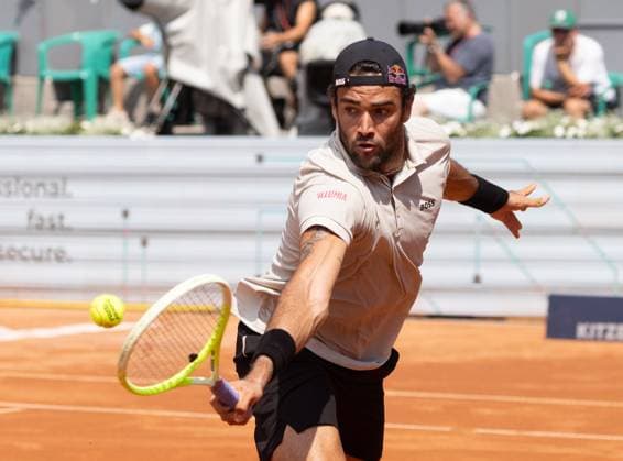 27.07.2024, Sportpark, Kitzbühel, AUT, ATP, Tennis Herren Tour, Generali Open Kitzbühel, Finale, Doppel, im Bild Sieger Berrettini (ITA) winner Matteo Berrettini of Italy during the doubles final match of Generali Open Tennis Tournament of the ATP Tour at the Sportpark in Kitzbühel, Austria on 2024 07 27. Expa Kitzbühel