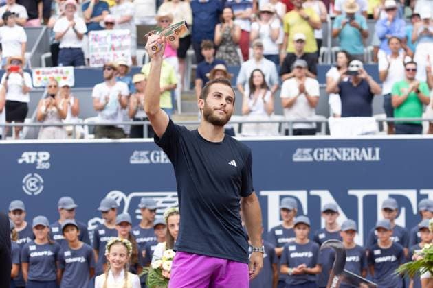 27.07.2024, Sportpark, Kitzbühel, AUT, ATP, Tennis Herren Tour, Generali Open Kitzbühel, Finale, im Bild Zweiter Platz Hugo Gaston (FRA) second placed Hugo Gaston of France after the final match of Generali Open Tennis Tournament of the ATP Tour at the Sportpark in Kitzbühel, Austria on 2024 07 27. Expa Kitzbühel