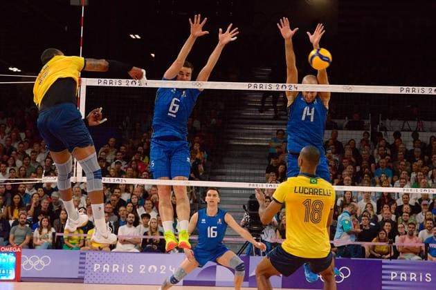 Action of the match during Men s volleyball - Italy vs Brazil, Olympic Games, Olympische Spiele, Olympia, OS Paris 2024 in Paris, France, July 27 2024  Copyright: xPasqualexGolia IPAxSportx xipa-ax xx IPA_48309442 IPA_Agency_IPA48309442