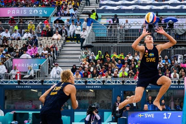 240727 David Ahman and Jonatan Hellvig of Sweden during the Beach volleyball, Beachvolleyball match between Sweden and Australia during day 1 of the Paris 2024 Olympic Games, Olympische Spiele, Olympia, OS on July 27, 2024 in Paris. Photo: Ludvig Thunman BILDBYRAN kod LT LT0644 beachvolleyboll beach volleyball sandvolleyball olympic games olympics os ol olympiska spel olympiske leker paris 2024 paris-os paris-ol 1 bbeng Copyright: LUDVIGxTHUNMAN BB240727LT098