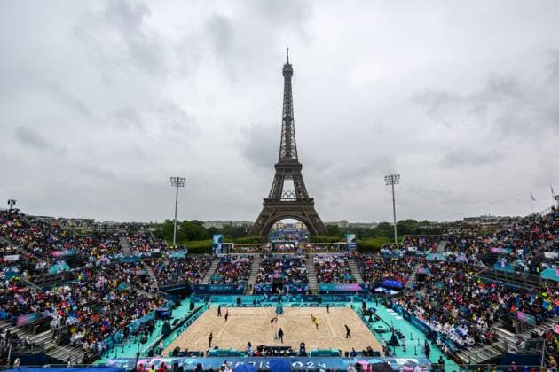 240727 General view of Champ-de-Mars during the Beach volleyball, Beachvolleyball match between Sweden and Australia during day 1 of the Paris 2024 Olympic Games, Olympische Spiele, Olympia, OS on July 27, 2024 in Paris. Photo: Ludvig Thunman BILDBYRAN kod LT LT0644 beachvolleyboll beach volleyball sandvolleyball olympic games olympics os ol olympiska spel olympiske leker paris 2024 paris-os paris-ol 1 bbeng arena Copyright: LUDVIGxTHUNMAN BB240727LT099