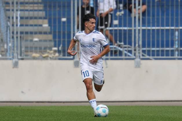 27.07.2024, xgox, Fussball Testspiel, 1. FC Magdeburg - Sampdoria Genua emspor, v.l. Jason Ceka (Magdeburg, 10) Freisteller, Einzelbild, Ganzkoerper, single frame (DFL DFB REGULATIONS PROHIBIT ANY USE OF PHOTOGRAPHS as IMAGE SEQUENCES and or QUASI-VIDEO) Magdeburg