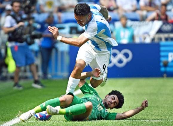 Bilder des Jahres 2024, Sport 07 Juli Sport Themen der Woche KW30 Sport Bilder des Tages Match foot Jeux Olympique Paris 2024 Argentine-Irak PHOTOPQR LE PROGRES Stéphane GUIOCHON - Décines-Charpieu 27 07 2024 - Match foot Jeux Olympique Paris 2024 Argentine-Irak -A Décines au Groupama Stadium pour les Jeux Olympique Paris 2024 match de football de poule Argentine-Irak ici Joaquin Garcia - The Paris 2024 Summer Olympic Games, Olympische Spiele, Olympia, OS (Jul 26-Aug 11, 2024). Argentina - Irak *** Local Caption *** Décines-Charpieu Rhône Rhône-Alpes France  Copyright: xPHOTOPQR LExPROGRES MAXPPPxStéphanexGUIOCHONx 20240727LPL7245 20240727LPL7245