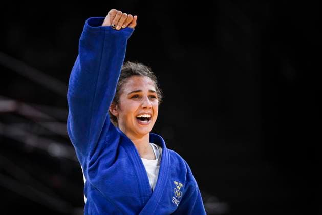 PARIS , FRANKRIKE 20240727 Sveriges Tara Babulfath jublar efter att ha besegrat Abiba Abuzjakynova fran Kazakstan i damernas bronsmatch i judo (-48 kg) i Champ-de-Mars Arena under sommar-OS-i Paris.