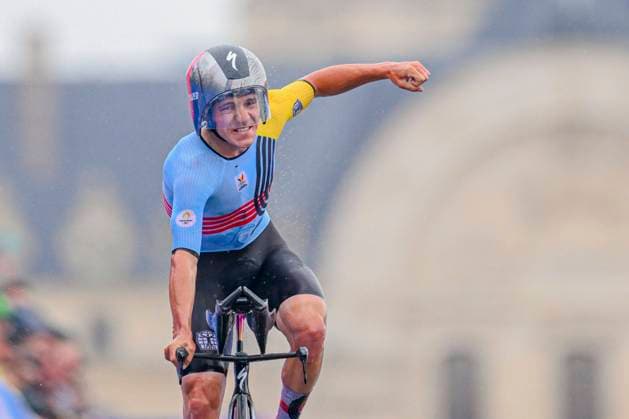 Bilder des Jahres 2024, Sport 07 Juli Sport Themen der Woche KW30 Sport Bilder des Tages Paris 2024 Olympic Games, Olympische Spiele, Olympia, OS - 27 07 2024 PARIS, FRANCE - JULY 27 : Evenepoel Remco (BEL) Cycling - Road - Individual Time Trial (Male) celebrating his victory pictured during the XXXIII Paris 2024 Summer Olympic Games on July 27, 2024 in Paris, France, 27 07 2024 Paris France  Copyright: xVincentxKalutx