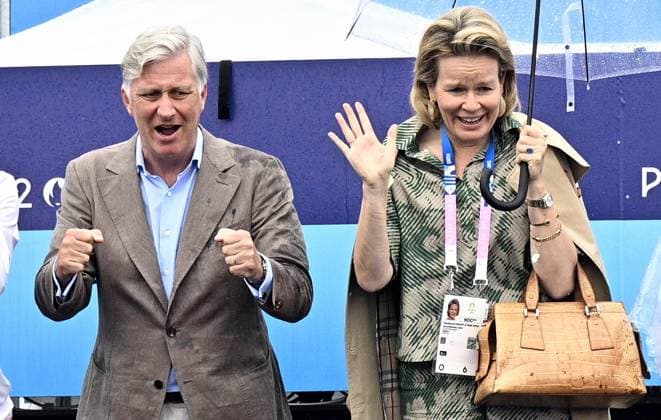 Sport Themen der Woche KW30 Sport Bilder des Tages King Philippe - Filip of Belgium and Queen Mathilde of Belgium cheer and support the Belgians competing at the men s time trial event at the Paris 2024 Olympic Games, Olympische Spiele, Olympia, OS on Saturday 27 July 2024 in Paris, France . The Games of the XXXIII Olympiad are taking place in Paris from 26 July to 11 August. The Belgian delegation counts 165 athletes in 21 sports. JASPERxJACOBS  x97167238x
