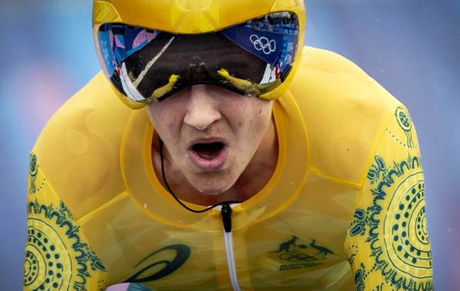 PARIS - Winner Grace Brown (AUS) crosses the finish line during the women s cycling time trial at the Olympic Games, Olympische Spiele, Olympia, OS in the French capital. ANP ROBIN VAN LONKHUIJSEN xVIxANPxSportx xxANPxIVx 504343679 originalFilename: 504343679.jpg
